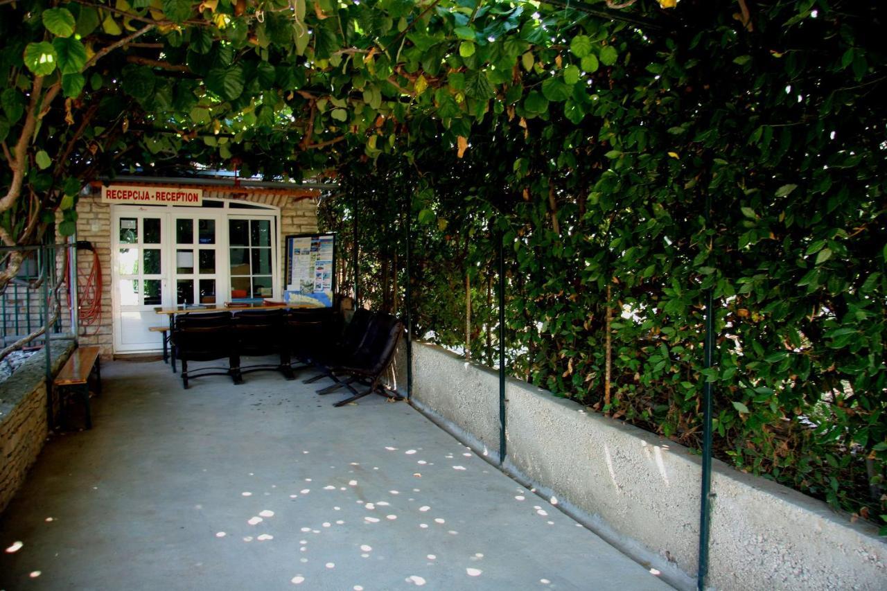 Apartments Valerija Supetar Extérieur photo